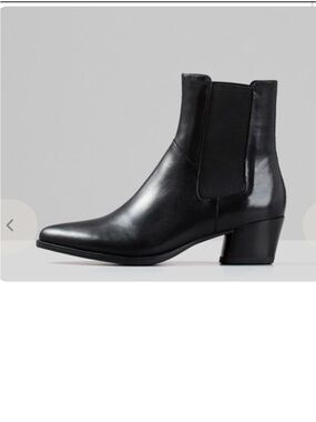 Vagabond Lara Black Leather Pointed Toe Ankle Boots
